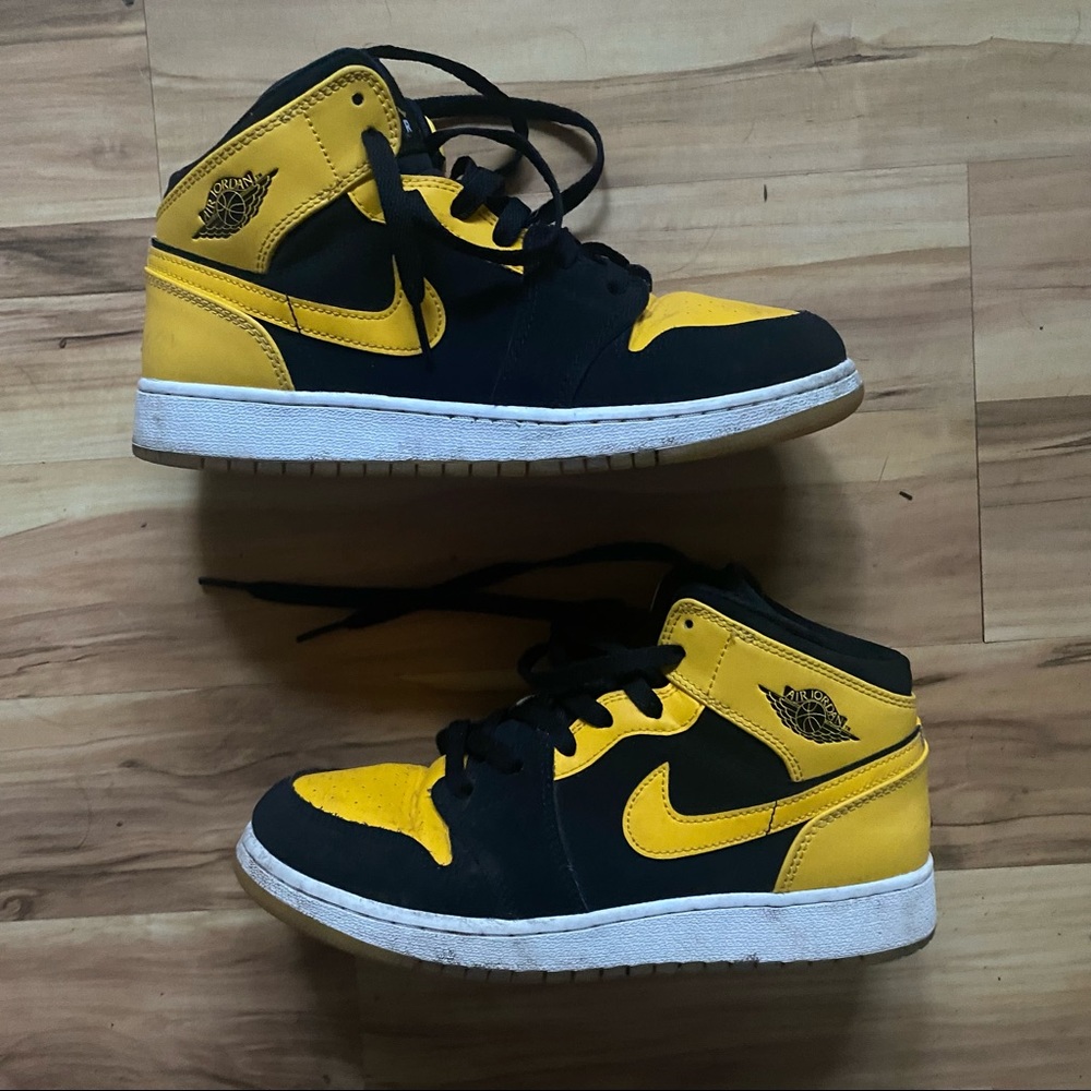 Jordan 1 mid New Love